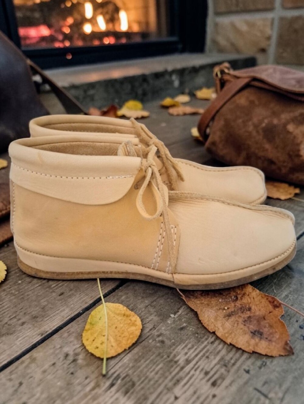 Moccasins tan leather women's flat shoes lace up size 6  Made in Canada